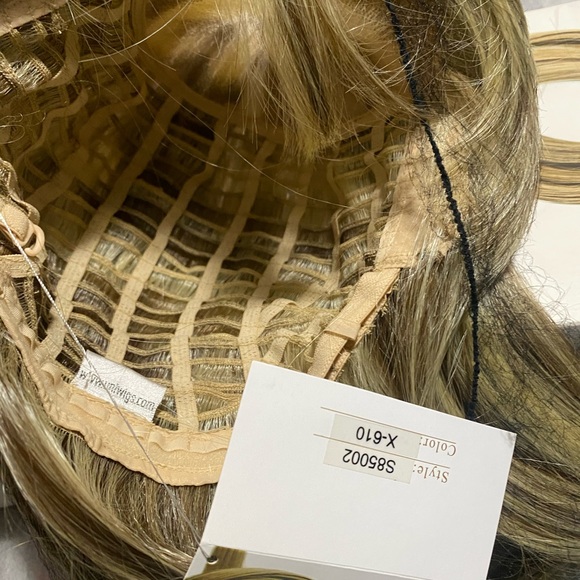 Uniwigs Short Synthetic Monofilament Wigs Lot Of 4 - Picture 8 of 12